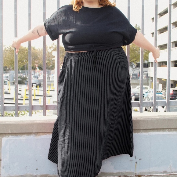 Curator SF, Fawn skirt, faded black stripe, Medium - Picture 5 of 8